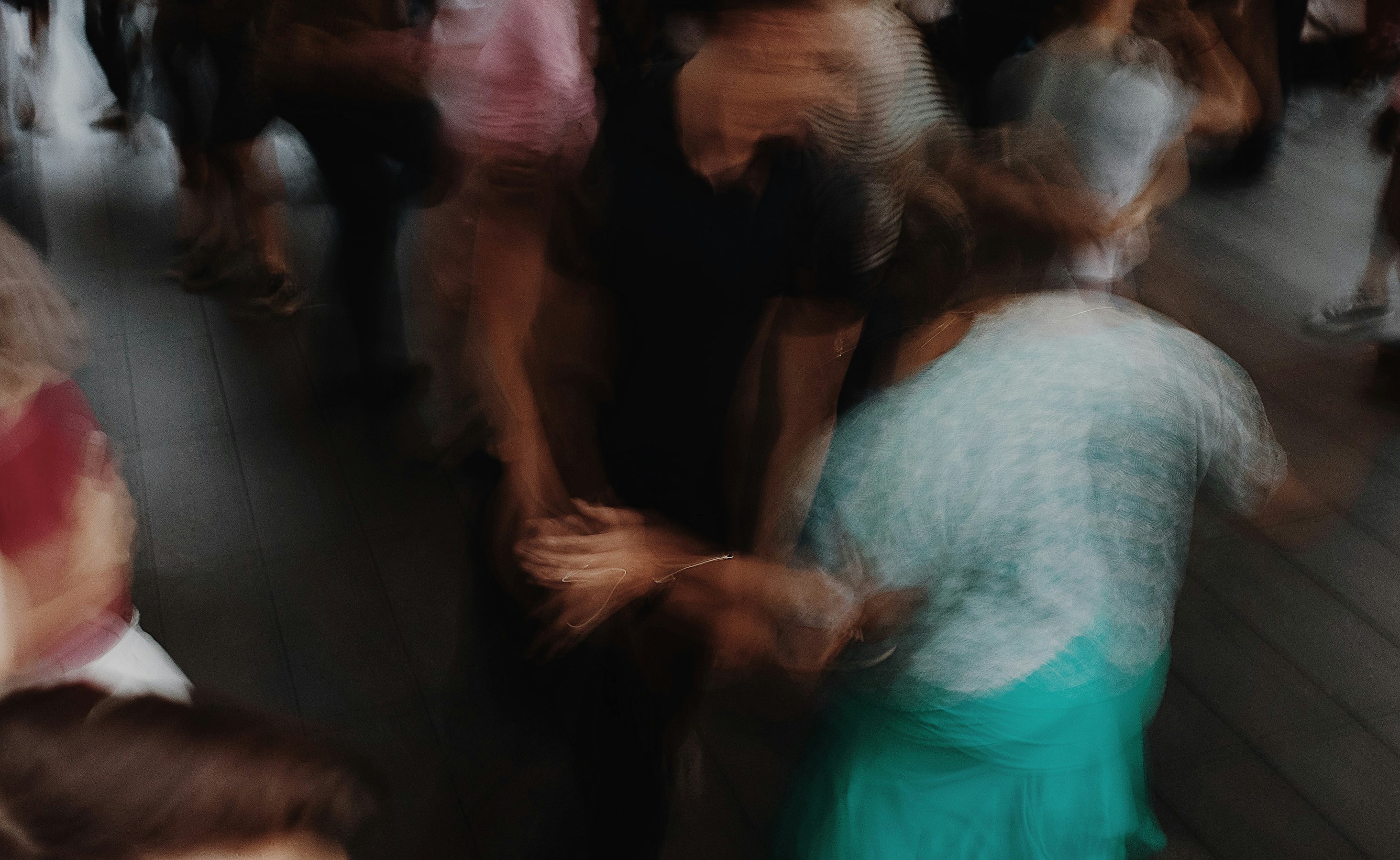 Menschen am Tanzen, verschwommen